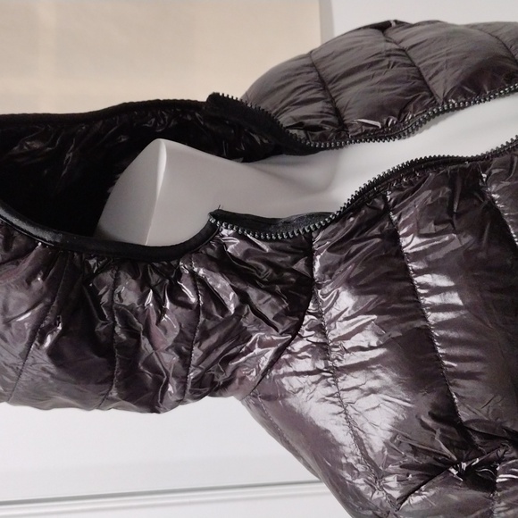 Sarin Matthews black nylon wet look down puffer jacket. Mint condition. Large - Picture 8 of 10
